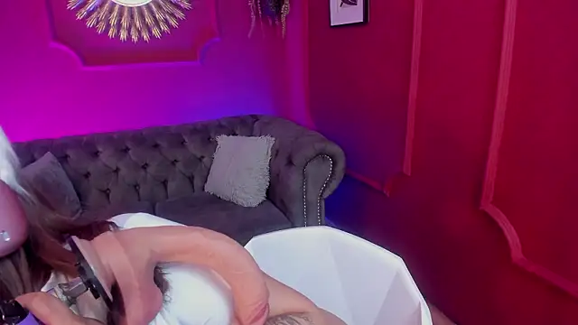 Snapshot of Red_lady chatting on 03/26/26, 03:56 Red lady online show from 03/26/26, 03:56