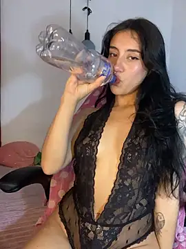 Snapshot of Steph_x chatting on 06/14/26, 01:14 Steph x online show from 06/14/26, 01:14