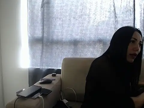 Laura martin  online show from 11/06/25, 04:08