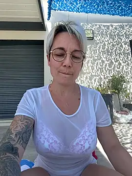 Snapshot of marinella07 chatting on 07/19/26, 10:30 marinella07 online show from 07/19/26, 10:30