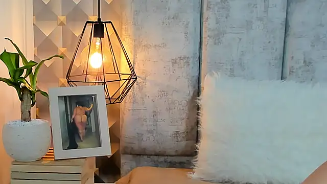 Snapshot of Sara_Thompsoon chatting on 02/08/26, 12:08 Sara Thompsoon online show from 02/08/26, 12:08