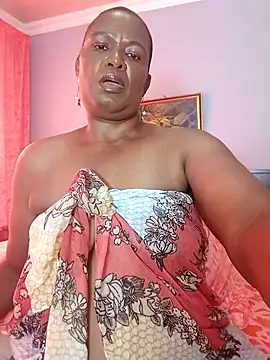 Snapshot of TALLNSEXY48 chatting on 02/14/25, 11:31 TALLNSEXY48 online show from 02/14/25, 11:31