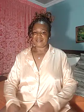 Snapshot of TALLNSEXY48 chatting on 09/21/25, 12:34 TALLNSEXY48 online show from 09/21/25, 12:34