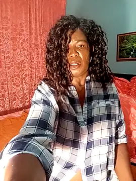 Snapshot of TALLNSEXY48 chatting on 11/01/25, 01:29 TALLNSEXY48 online show from 11/01/25, 01:29