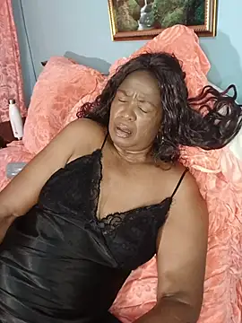 Snapshot of TALLNSEXY48 chatting on 11/12/25, 10:20 TALLNSEXY48 online show from 11/12/25, 10:20