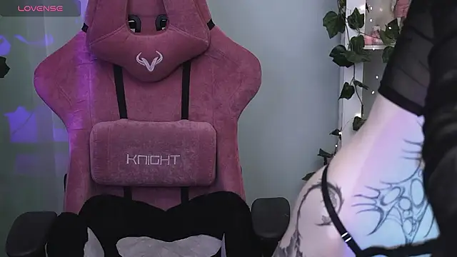 Snapshot of prettybones chatting on 03/19/26, 02:04 prettybones online show from 03/19/26, 02:04