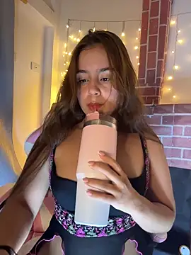 Snapshot of Juanelopez1 chatting on 06/19/26, 03:33 Juanelopez1 online show from 06/19/26, 03:33