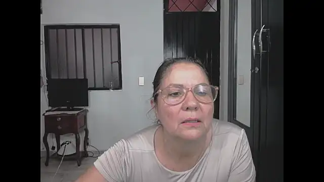 Snapshot of Stepmom_slut_50 chatting on 02/19/26, 07:21 Stepmom slut 50 online show from 02/19/26, 07:21