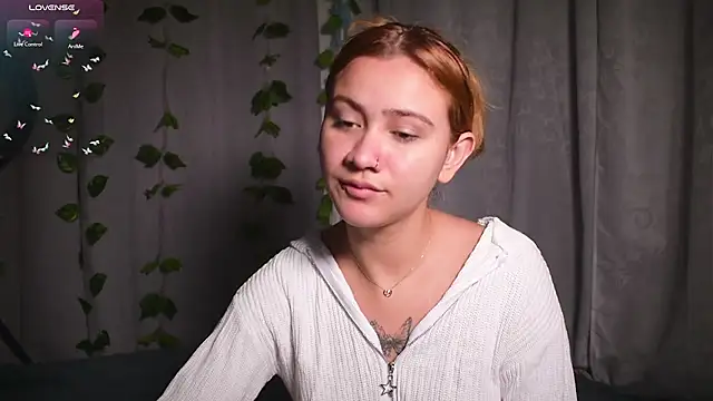 IsabellaFerreiraa online show from 12/30/24, 01:47