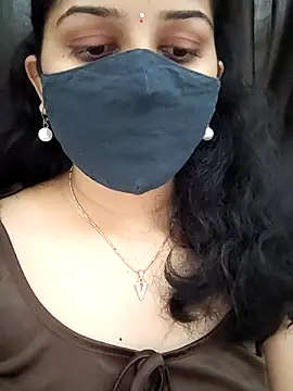 Snapshot of Angleannie chatting on 12/18/25, 04:35 Angleannie online show from 12/18/25, 04:35