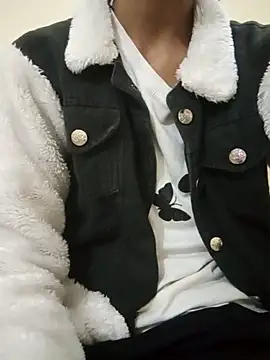 Snapshot of Kumkum_36 chatting on 12/19/25, 05:03 Kumkum 36 online show from 12/19/25, 05:03