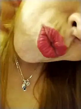 Snapshot of edithhermosa chatting on 03/08/25, 04:45 edithhermosa online show from 03/08/25, 04:45