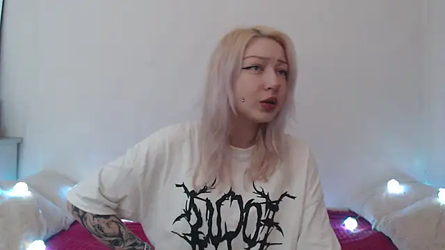 Snapshot of Emily_hardcore chatting on 07/18/26, 09:07 Emily hardcore online show from 07/18/26, 09:07