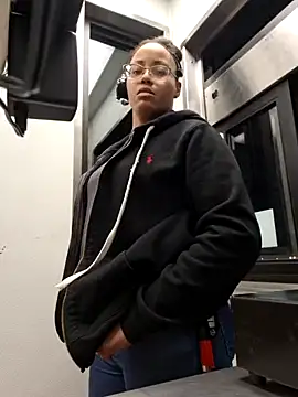 samone9 online show from 12/28/24, 11:05