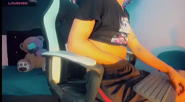 Snapshot of rosedewitt chatting on 02/01/25, 11:21 rosedewitt online show from 02/01/25, 11:21