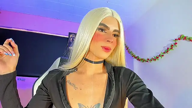 Snapshot of rosedewitt chatting on 02/07/25, 02:26 rosedewitt online show from 02/07/25, 02:26