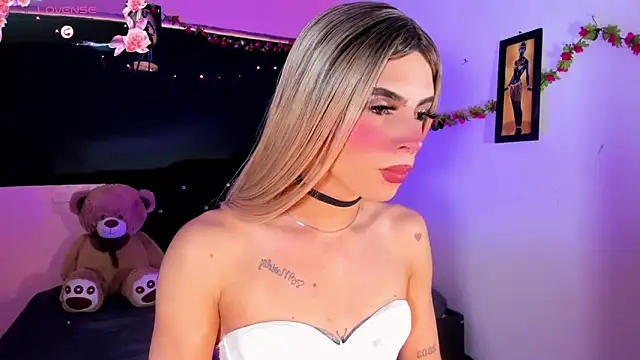 Snapshot of rosedewitt chatting on 02/26/25, 02:03 rosedewitt online show from 02/26/25, 02:03