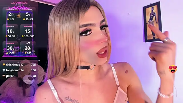 Snapshot of rosedewitt chatting on 03/18/25, 01:31 rosedewitt online show from 03/18/25, 01:31