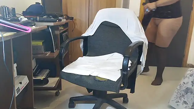 Snapshot of 45marina45 chatting on 11/11/25, 09:37 45marina45 online show from 11/11/25, 09:37