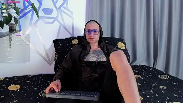 Snapshot of Aron-santoro chatting on 12/28/24, 04:08 Aron-santoro online show from 12/28/24, 04:08