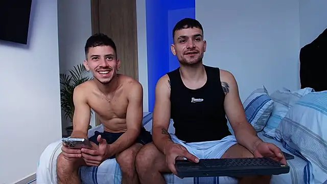 Snapshot of Aron-santoro chatting on 11/25/25, 01:22 Aron-santoro online show from 11/25/25, 01:22