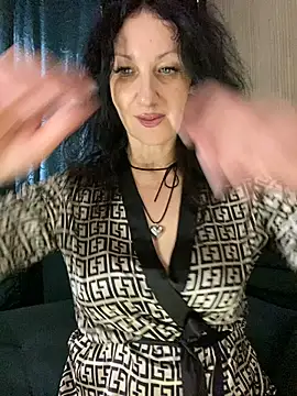 Snapshot of Katie-n chatting on 01/24/25, 10:32 Katie-n online show from 01/24/25, 10:32