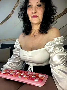 Snapshot of Katie-n chatting on 09/29/25, 06:07 Katie-n online show from 09/29/25, 06:07