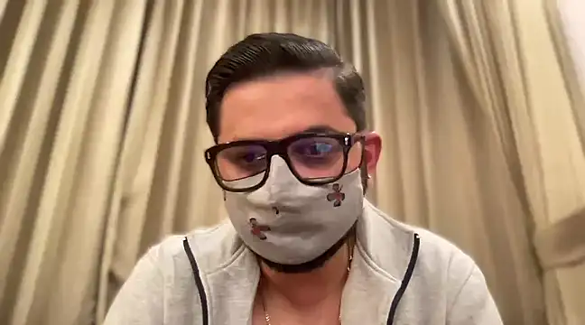 Snapshot of slavekinky001 chatting on 12/27/24, 07:03 slavekinky001 online show from 12/27/24, 07:03