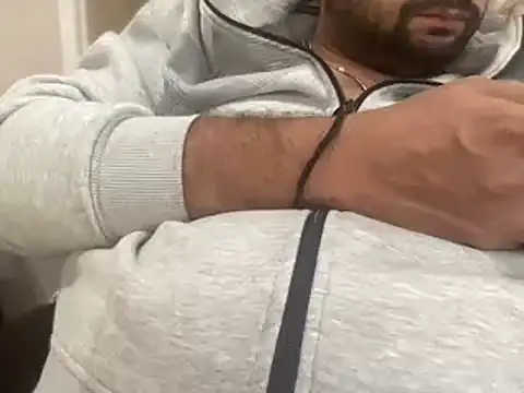 Snapshot of slavekinky001 chatting on 12/27/24, 10:05 slavekinky001 online show from 12/27/24, 10:05