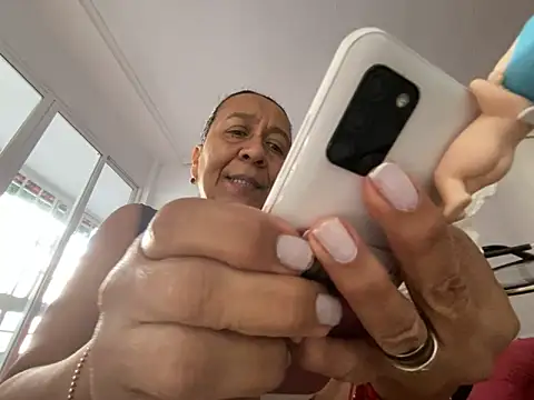 Snapshot of sweeviolet chatting on 12/11/24, 10:47 sweeviolet online show from 12/11/24, 10:47