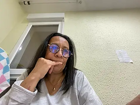 Snapshot of sweeviolet chatting on 12/14/24, 07:25 sweeviolet online show from 12/14/24, 07:25