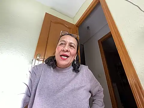 Snapshot of sweeviolet chatting on 12/19/24, 01:40 sweeviolet online show from 12/19/24, 01:40