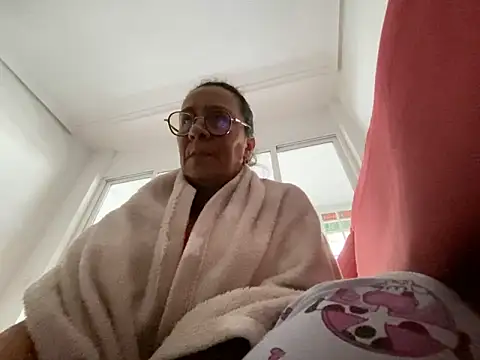 Snapshot of sweeviolet chatting on 01/11/25, 08:43 sweeviolet online show from 01/11/25, 08:43