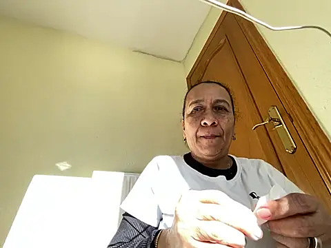 Snapshot of sweeviolet chatting on 01/13/25, 02:00 sweeviolet online show from 01/13/25, 02:00