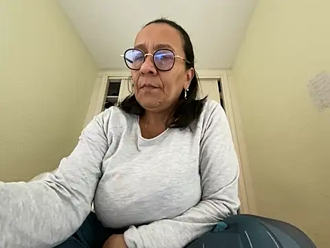 Snapshot of sweeviolet chatting on 01/20/25, 01:42 sweeviolet online show from 01/20/25, 01:42