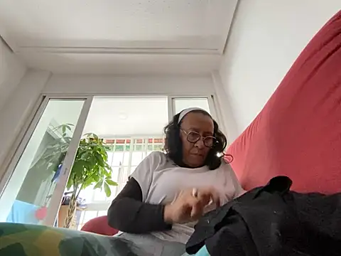 Snapshot of sweeviolet chatting on 01/27/25, 12:37 sweeviolet online show from 01/27/25, 12:37