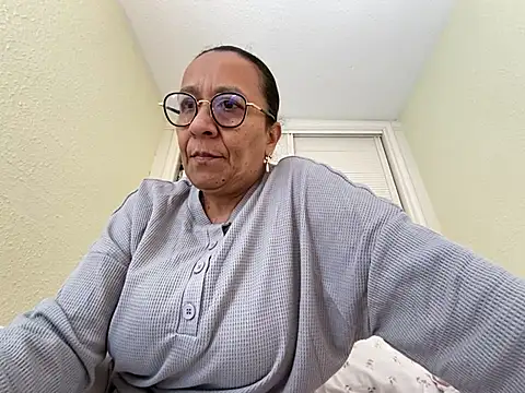 Snapshot of sweeviolet chatting on 02/22/25, 02:19 sweeviolet online show from 02/22/25, 02:19