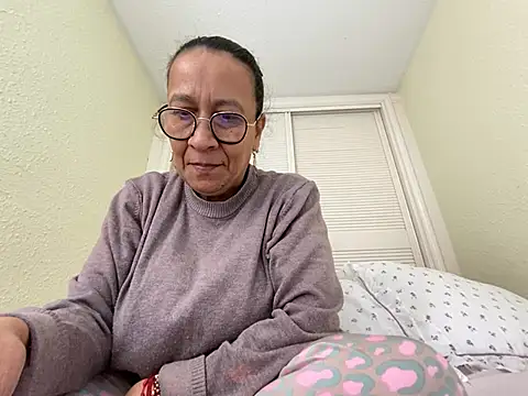 Snapshot of sweeviolet chatting on 02/23/25, 11:55 sweeviolet online show from 02/23/25, 11:55