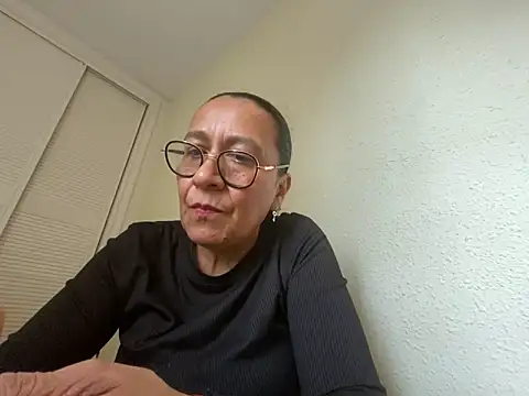 Snapshot of sweeviolet chatting on 03/03/25, 01:42 sweeviolet online show from 03/03/25, 01:42