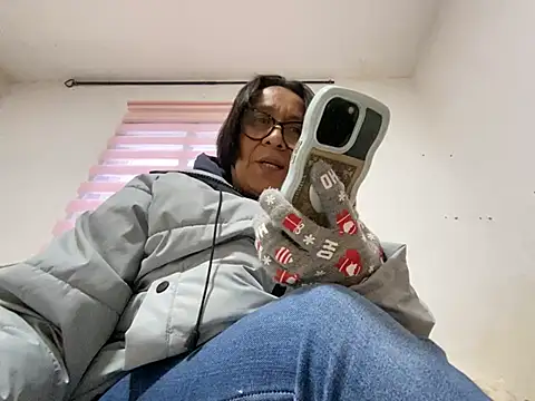 Snapshot of sweeviolet chatting on 02/05/26, 04:55 sweeviolet online show from 02/05/26, 04:55