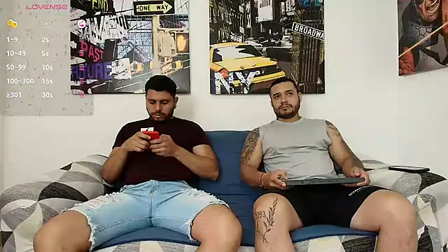 Snapshot of hott_dicks chatting on 01/03/25, 01:36 hott dicks online show from 01/03/25, 01:36