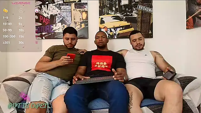 Snapshot of hott_dicks chatting on 01/14/25, 06:28 hott dicks online show from 01/14/25, 06:28