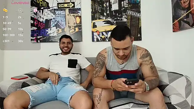 Snapshot of hott_dicks chatting on 01/21/25, 03:26 hott dicks online show from 01/21/25, 03:26