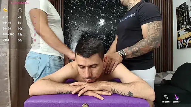 Snapshot of hott_dicks chatting on 02/08/25, 01:11 hott dicks online show from 02/08/25, 01:11