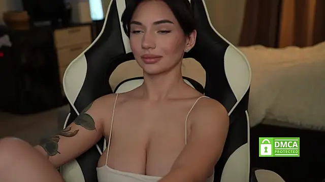 Snapshot of LindaWarners chatting on 01/13/26, 08:19 LindaWarners online show from 01/13/26, 08:19