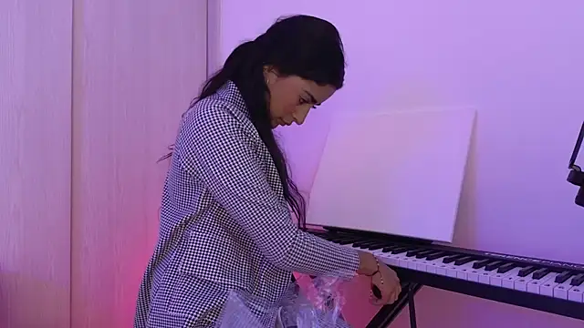 Snapshot of Yues050600 chatting on 12/14/24, 02:01 Yues050600 online show from 12/14/24, 02:01