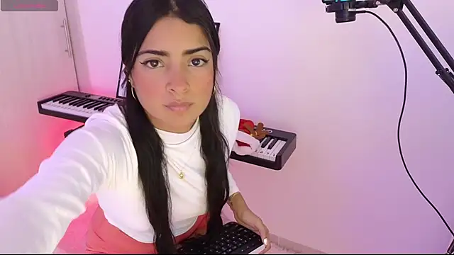 Snapshot of Yues050600 chatting on 12/19/24, 11:46 Yues050600 online show from 12/19/24, 11:46