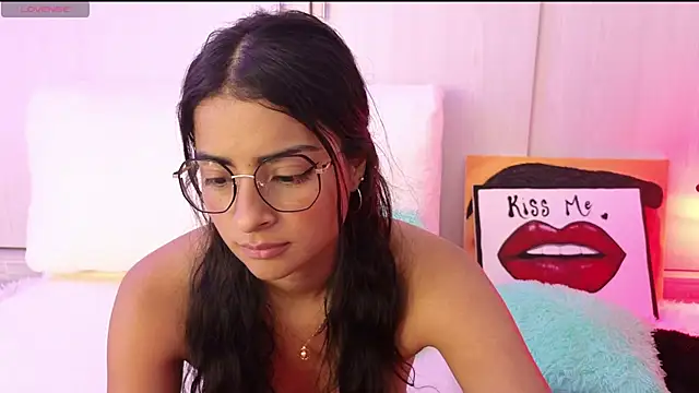 Snapshot of Yues050600 chatting on 01/17/25, 03:23 Yues050600 online show from 01/17/25, 03:23