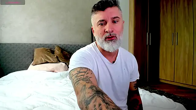 Snapshot of BlowMyXXL chatting on 02/18/25, 07:43 BlowMyXXL online show from 02/18/25, 07:43