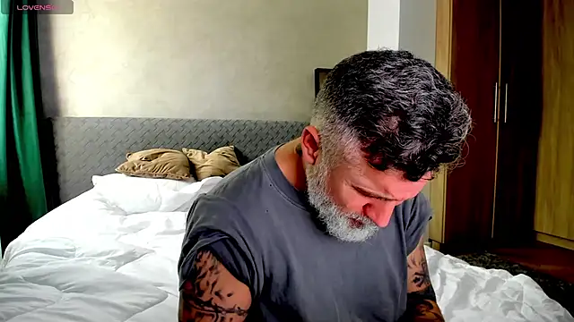 Snapshot of BlowMyXXL chatting on 02/20/25, 01:51 BlowMyXXL online show from 02/20/25, 01:51